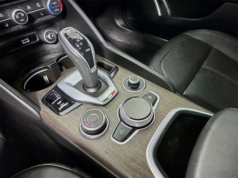 Used 2022 Alfa Romeo Giulia Ti image 18