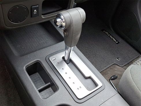 Used 2017 Nissan Frontier SV image 14