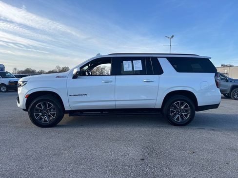 Used 2024 Chevrolet Suburban Z71 w/ Luxury Package image 2