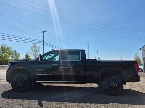 Used 2023 GMC Sierra 3500 Denali w/ Denali Black Diamond Edition AWD/4WD image 1