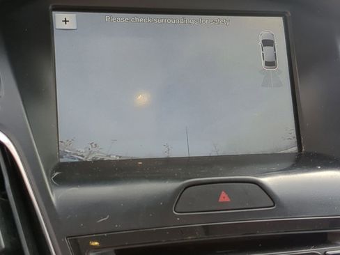 Used 2017 Ford Focus Titanium image 32