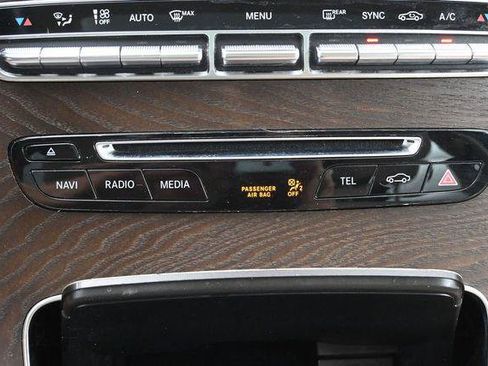 Used 2019 Mercedes-Benz GLC 300 4MATIC image 26
