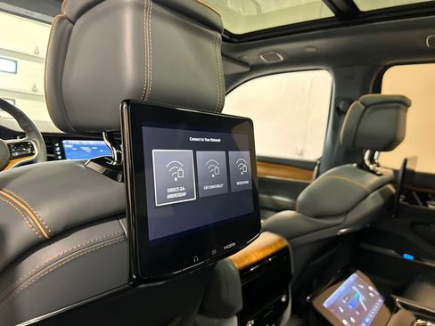 Used 2023 Jeep Grand Wagoneer Series III w/ Rear Seat Video Group 1 image 33