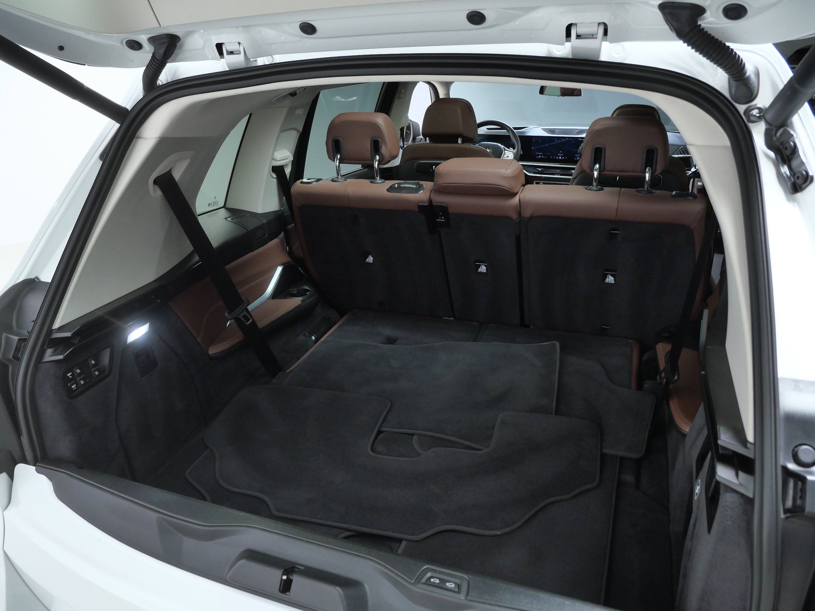 Used 2026 BMW X7 xDrive40i AWD/4WD image 7