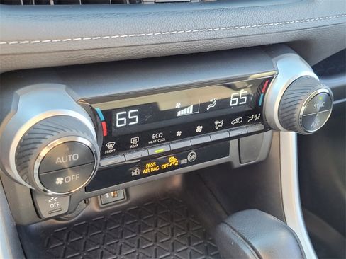Used 2022 Toyota RAV4 XLE Premium image 23