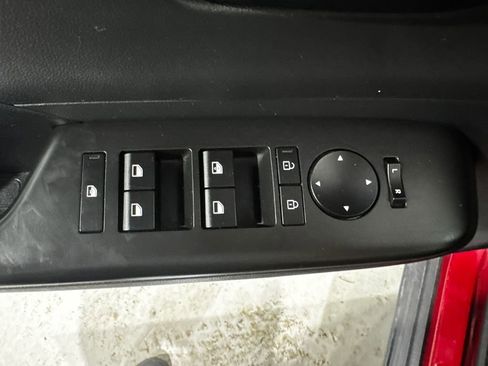 Used 2025 Hyundai Kona SEL FWD image 17