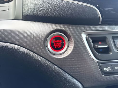 Used 2024 Honda Ridgeline Sport image 19