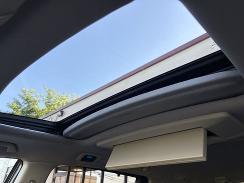 Used 2012 Honda Odyssey Touring Elite image 38