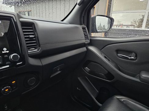 Used 2022 Nissan Frontier PRO-4X image 30