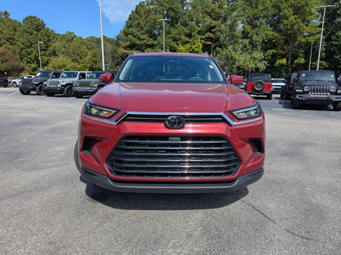 Used 2024 Toyota Grand Highlander XLE image 2