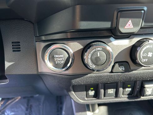 Certified 2020 Toyota Tacoma TRD Off-Road image 17