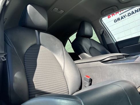 Used 2020 Toyota Camry SE image 25