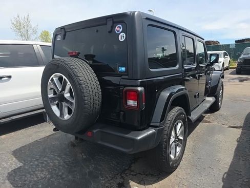 Used 2022 Jeep Wrangler Unlimited Sahara w/ Cold Weather Group AWD/4WD image 17