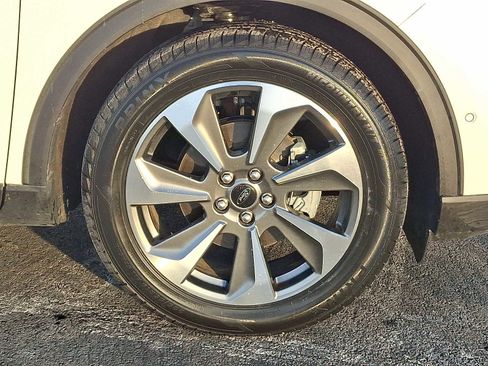 Certified 2024 Ford Escape Platinum w/ Premium Technology Package image 8