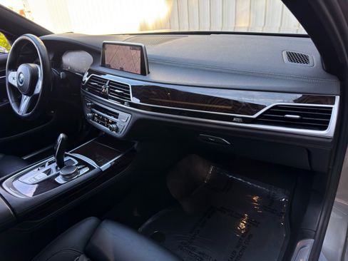 Used 2022 BMW 740i w/ M Sport Package RWD image 15