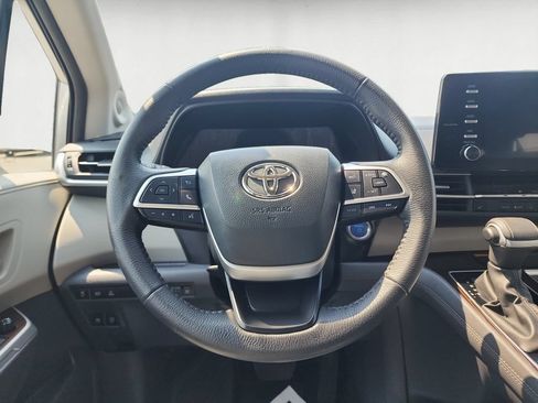 Used 2023 Toyota Sienna XLE w/ XLE Plus Package AWD/4WD image 13