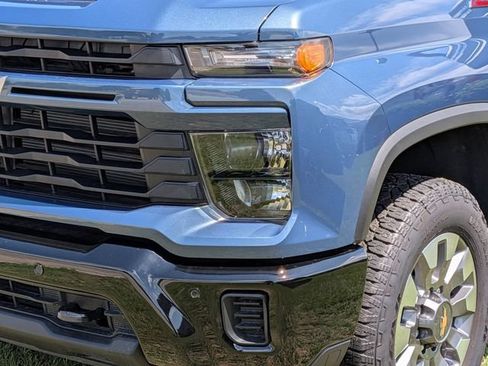 Used 2025 Chevrolet Silverado 2500 Custom w/ Custom Value Package AWD/4WD image 9