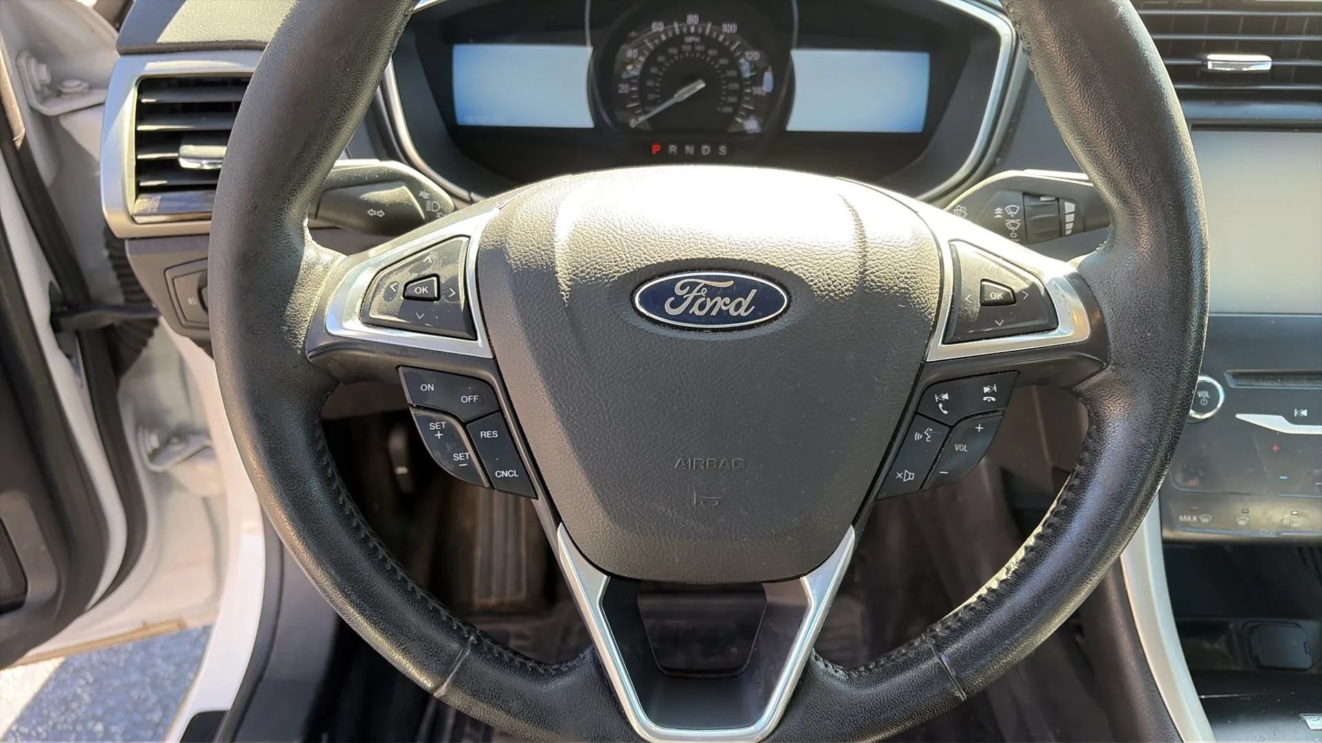 Used 2015 Ford Fusion SE w/ Equipment Group 202A FWD image 13