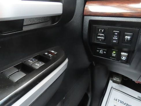 Used 2017 Toyota Tundra Limited AWD/4WD image 31