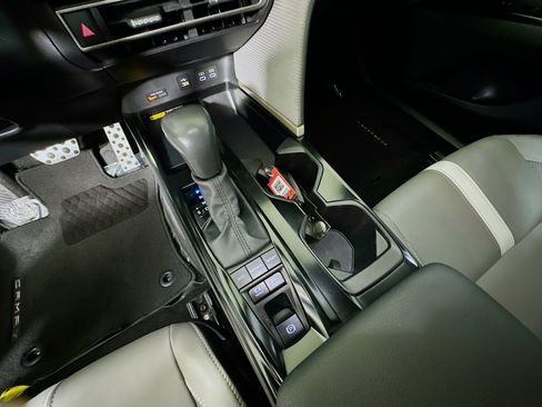 Used 2025 Toyota Camry SE w/ Convenience Package FWD image 22