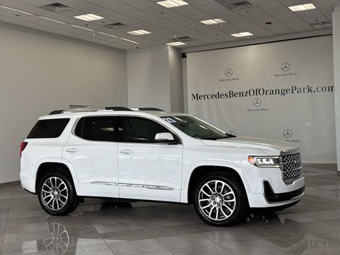 Used 2023 GMC Acadia Denali w/ Denali Technology Package FWD image 2