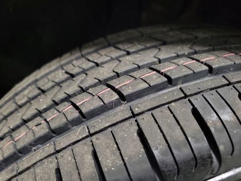 Used 2020 Nissan Kicks S image 12