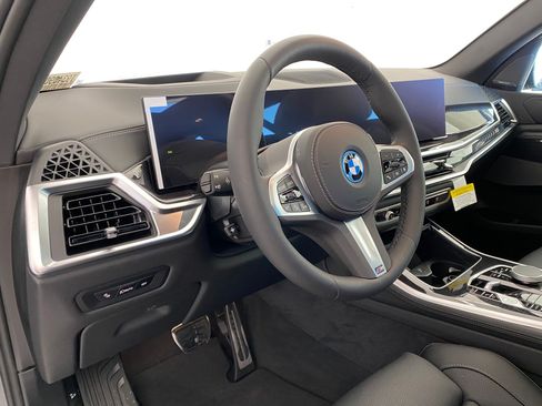 New 2026 BMW X5 xDrive50e w/ M Sport Package AWD/4WD image 4