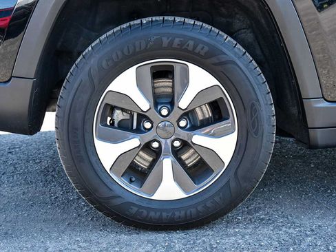 Used 2022 Jeep Grand Cherokee Limited 4xe w/ Luxury Tech Group II AWD/4WD image 12