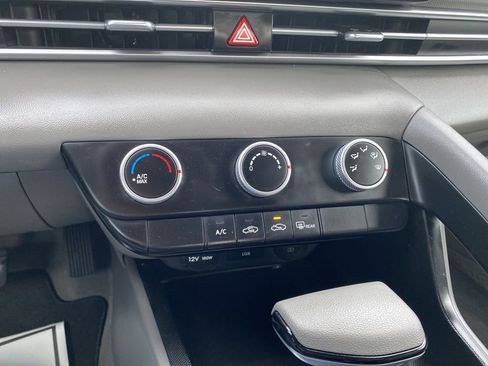 Certified 2023 Hyundai Elantra SE image 19