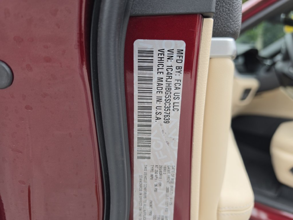 Certified 2025 Jeep Grand Cherokee Limited w/ Trailer Tow Package AWD/4WD image 36