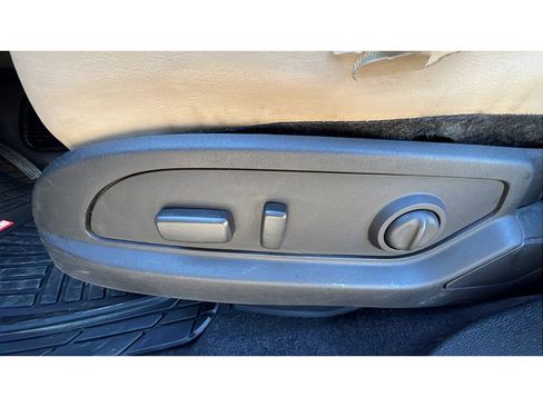 Used 2012 Chevrolet Traverse LTZ AWD/4WD image 25