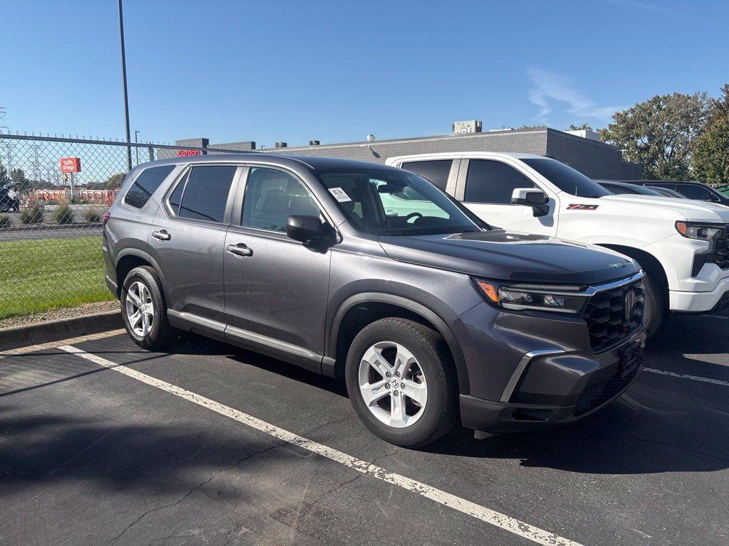 Used 2023 Honda Pilot LX image 1