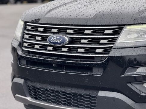 Used 2017 Ford Explorer Limited image 4