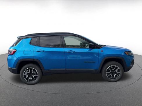 Used 2025 Jeep Compass Trailhawk AWD/4WD image 16