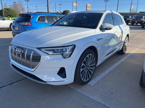 Used 2019 Audi e-tron Prestige image 2
