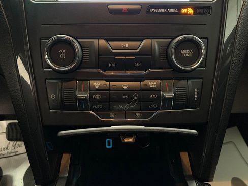 Used 2018 Ford Explorer XLT w/ Equipment Group 201A image 10