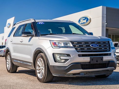 Certified 2017 Ford Explorer XLT w/ Equipment Group 202A image 1