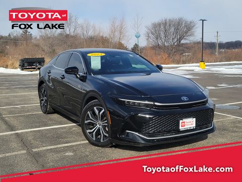 Used 2023 Toyota Crown Limited image 1