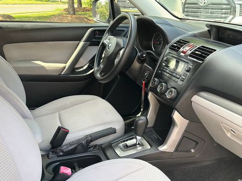 Used 2014 Subaru Forester 2.5i AWD/4WD image 8