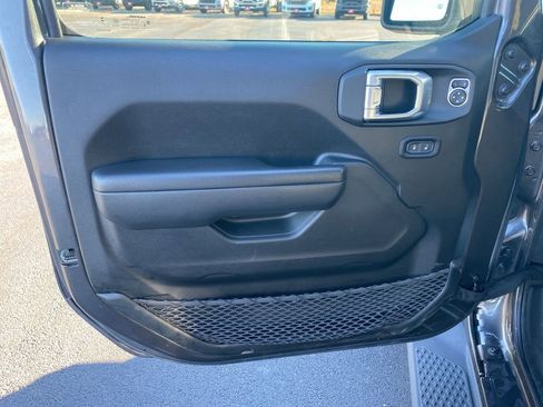 Used 2023 Jeep Gladiator Sport image 10