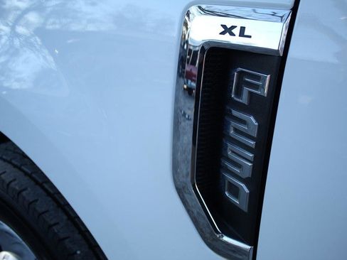 Used 2019 Ford F250 XL w/ Power Equipment Group image 9