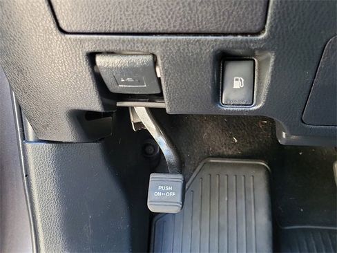 Used 2019 Toyota Highlander SE w/ Carpet Mat Package (TMS) image 29