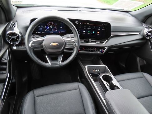 Certified 2025 Chevrolet Equinox LT w/ Convenience Package II AWD/4WD image 4