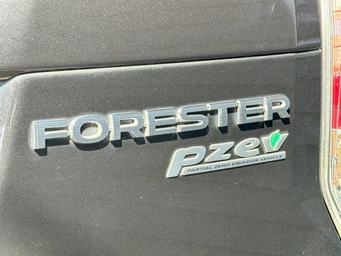 Used 2017 Subaru Forester 2.5i Premium w/ All-Weather Package AWD/4WD image 8