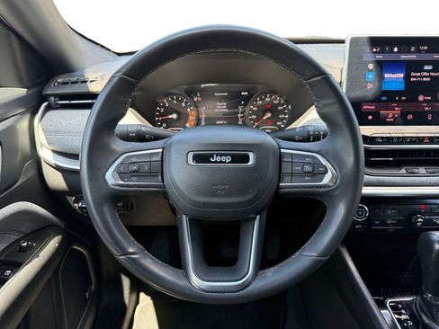 Used 2023 Jeep Compass Latitude w/ Sun and Sound Group AWD/4WD image 12