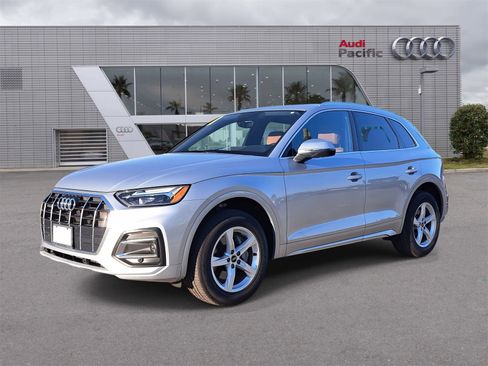 Used 2023 Audi Q5 2.0T Premium w/ Convenience Package image 1