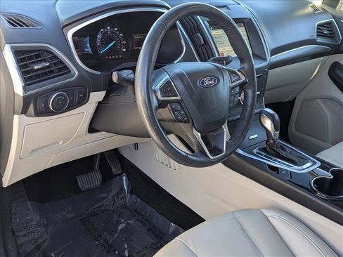 Used 2018 Ford Edge Titanium image 10