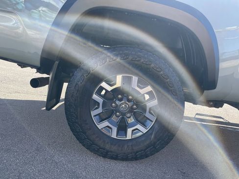 Used 2023 Toyota Tacoma TRD Off-Road w/ TRD Premium Off Road Package image 12