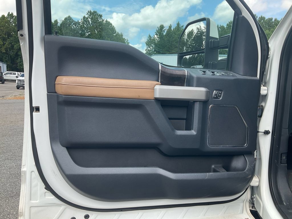 Used 2022 Ford F250 Lariat w/ Lariat Ultimate Package AWD/4WD image 17