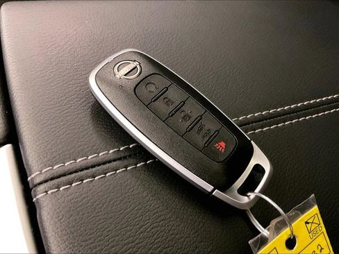 Certified 2025 Nissan Murano SL image 14